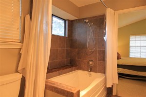 Photo of 11908 Elfcroft Dr, Austin TX 78758