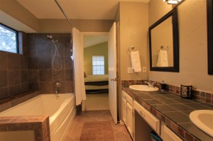 Photo of 11908 Elfcroft Dr, Austin TX 78758