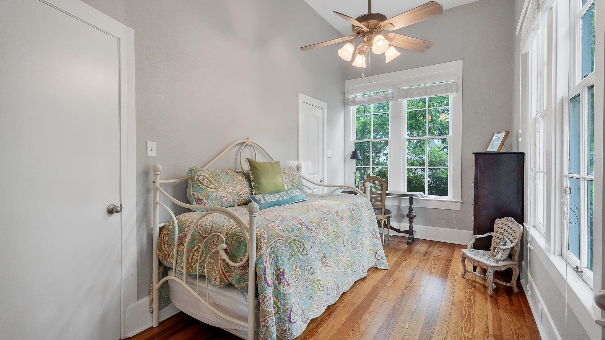 Interior detail photo for 1305 S College St Georgetown Texas