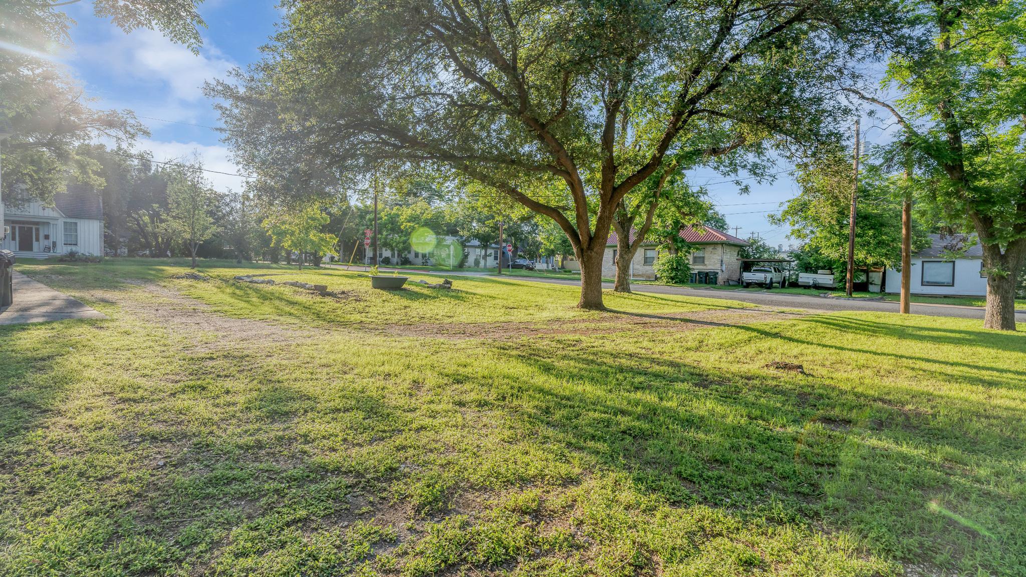 Historic Georgetown property photo showing architectural details and grounds