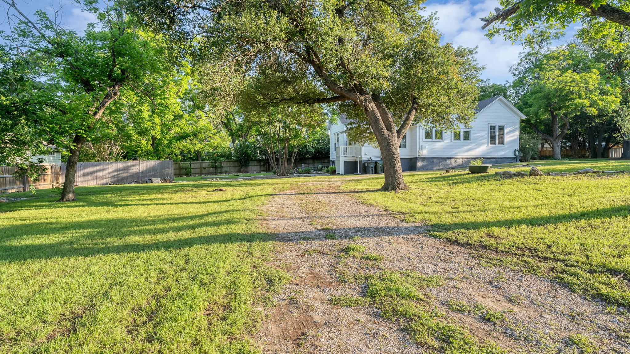 Historic Georgetown home exterior and adjoining parcel photo