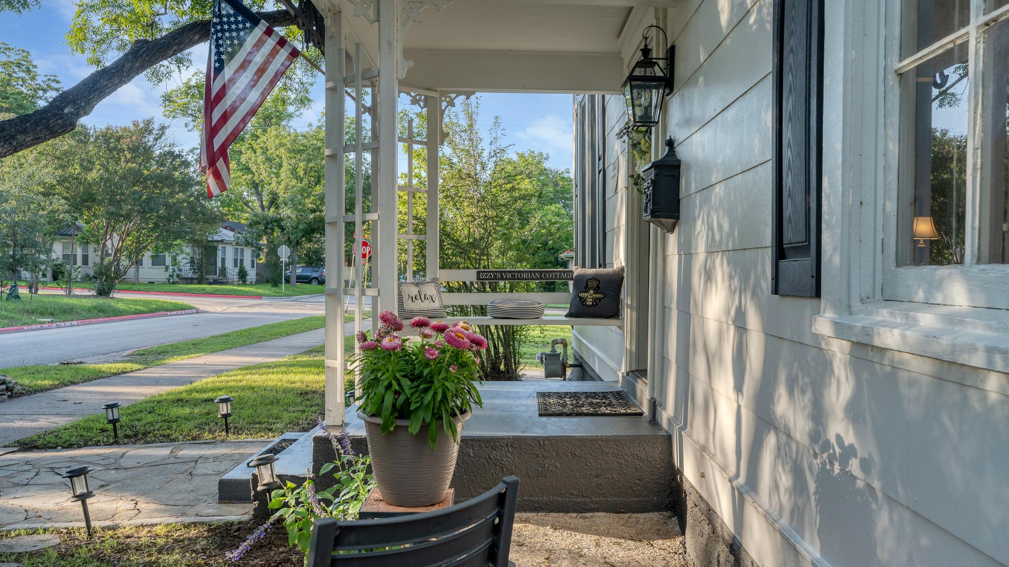 Property photo of 1301 and 1305 S College St in Georgetown Texas showing exterior and lot details