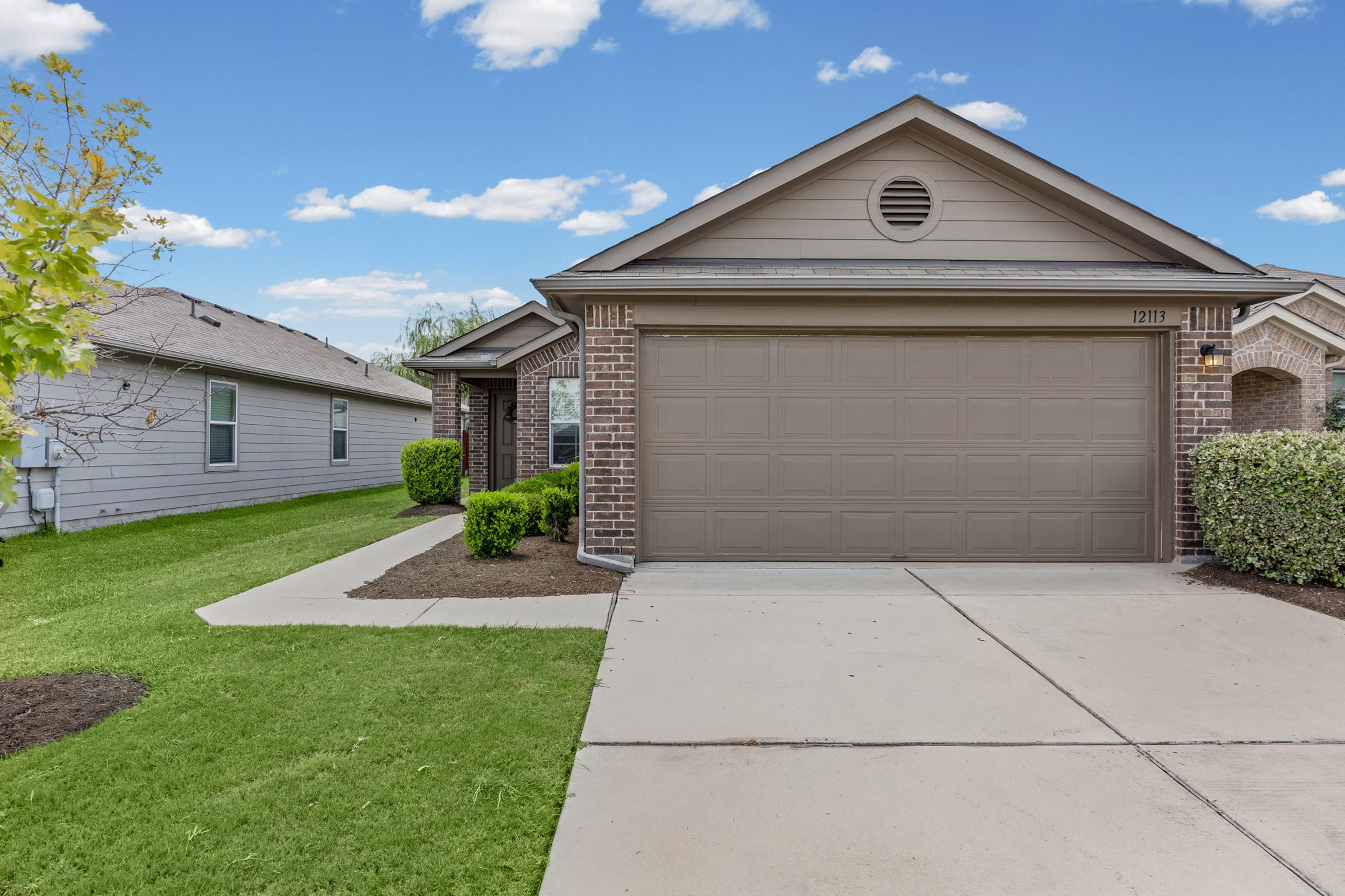 Property photo 1 of 12113 Stoneridge Gap Ln in Manor Texas