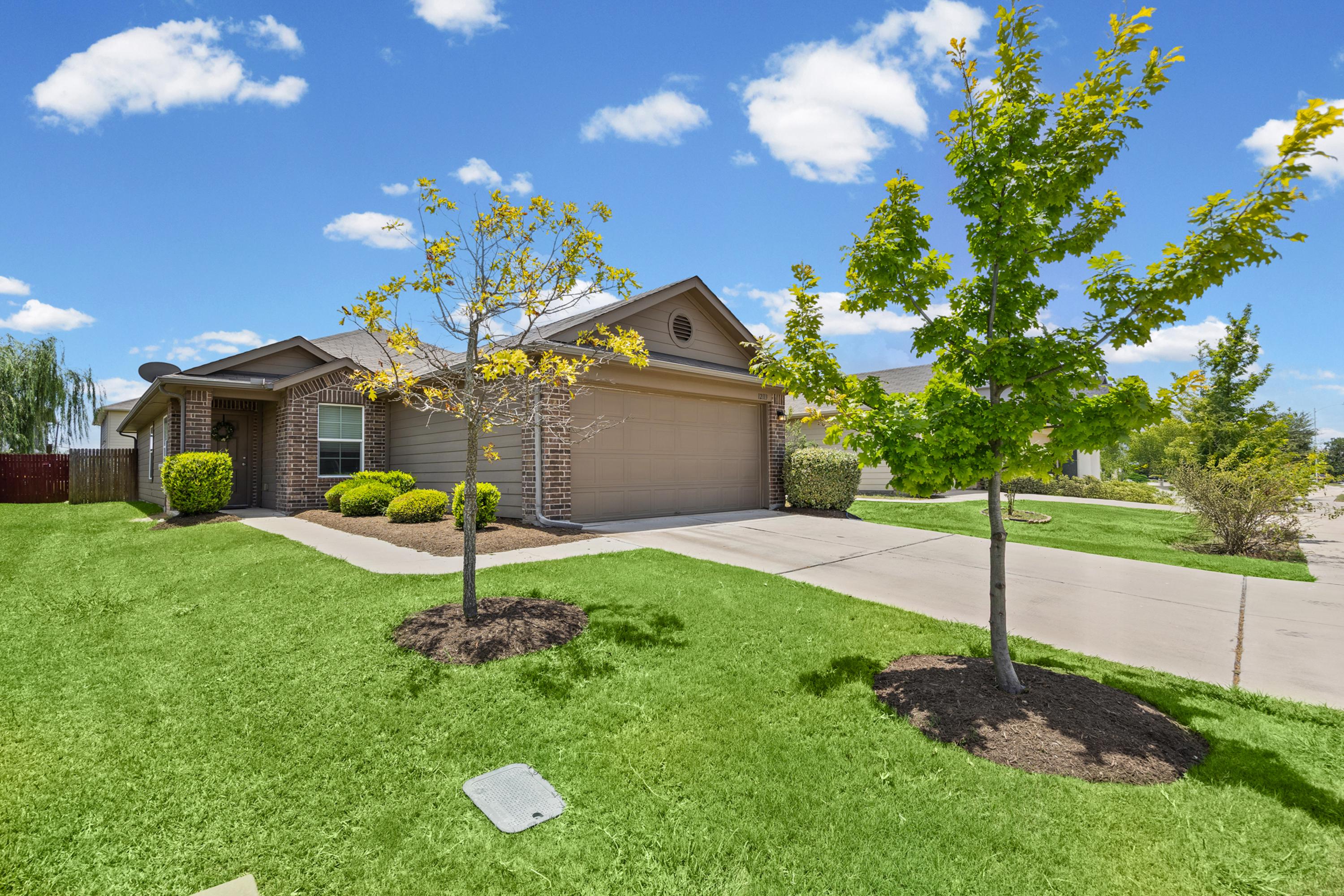Property photo 2 of 12113 Stoneridge Gap Ln in Manor Texas