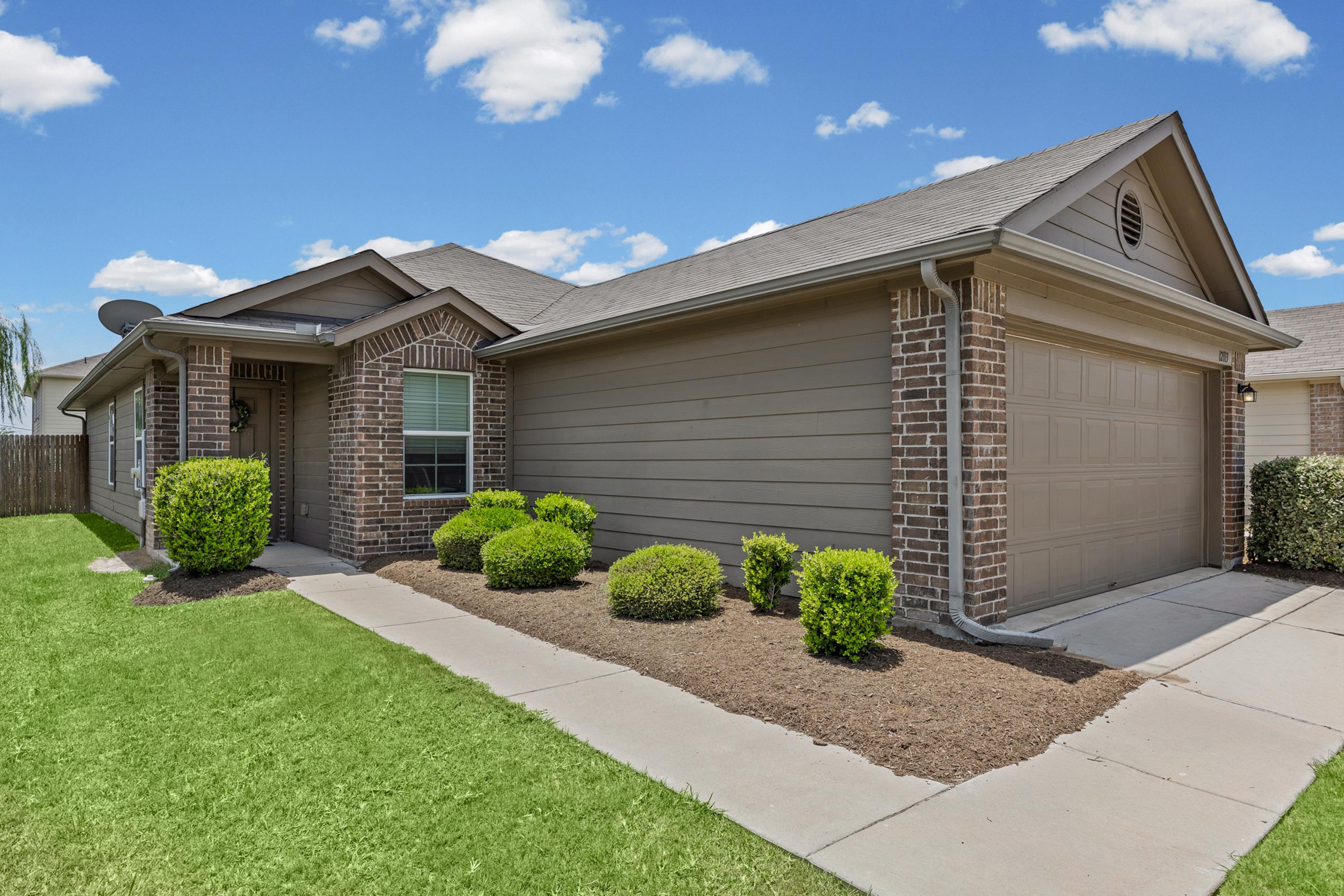 Property photo 3 of 12113 Stoneridge Gap Ln in Manor Texas